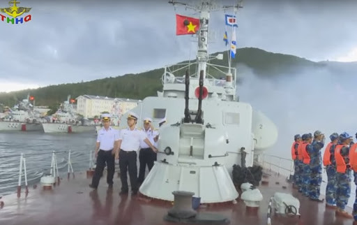 Việc tích hợp, chế tạo loại khí tài mới này sẽ giúp cho cán bộ chiến sĩ có thể tiếp tục sử dụng pháo AK-230 trên các tàu một cách tốt nhất, đáp ứng tốt yêu cầu nhiệm vụ, tăng thêm sức mạnh cho lực lượng tuyến đầu trong công tác gìn giữ và bảo vệ chủ quyền biển đảo thiêng liêng của tổ quốc này. Ảnh: Tàu tên lửa Osa xuất bến đi làm nhiệm vụ, Việt Nam có trong biên chế 8 tàu loại này. Nguồn: THHQ