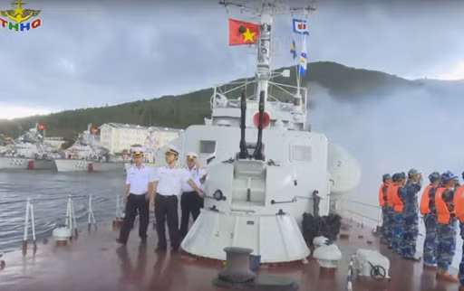 Việc tích hợp, chế tạo loại khí tài mới này sẽ giúp cho cán bộ chiến sĩ có thể tiếp tục sử dụng pháo AK-230 trên các tàu một cách tốt nhất, đáp ứng tốt yêu cầu nhiệm vụ, tăng thêm sức mạnh cho lực lượng tuyến đầu trong công tác gìn giữ và bảo vệ chủ quyền biển đảo thiêng liêng của tổ quốc này. Ảnh: Tàu tên lửa Osa xuất bến đi làm nhiệm vụ, Việt Nam có trong biên chế 8 tàu loại này. Nguồn: THHQ