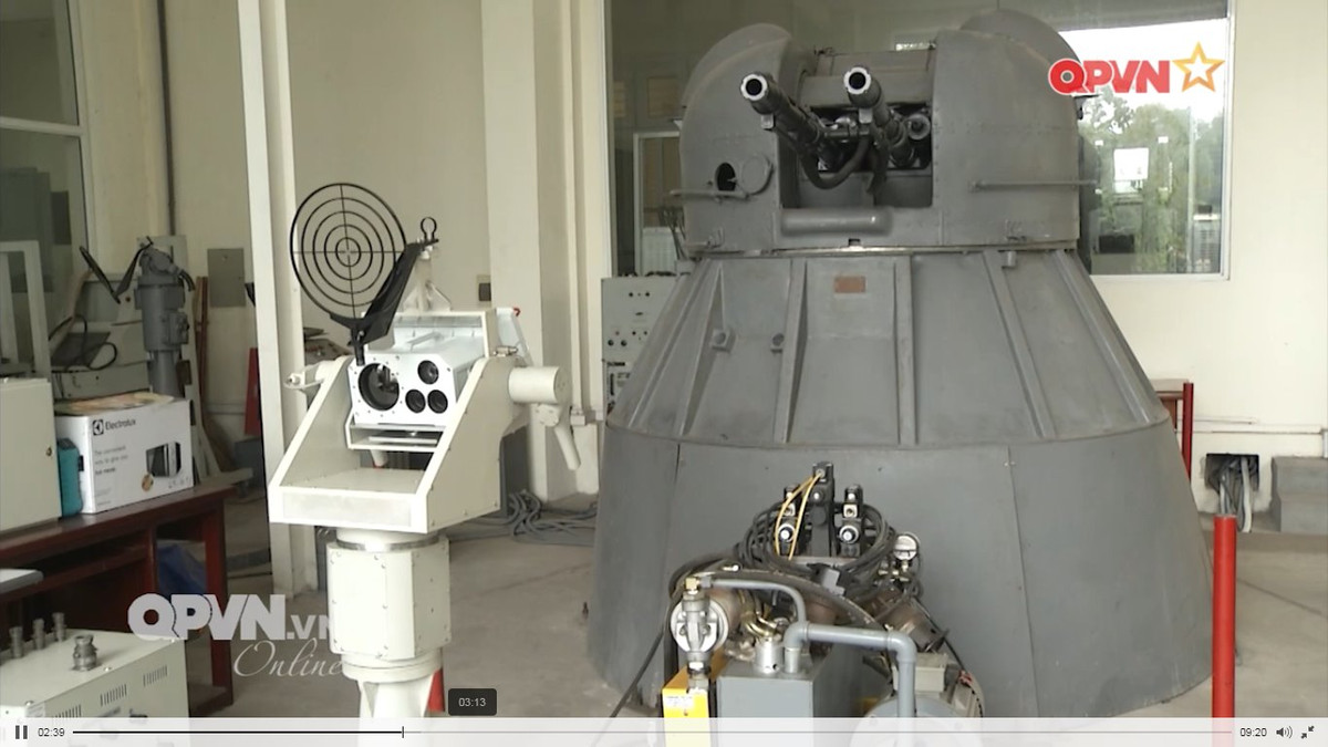 Mới đây, các kỹ sư của Phòng tích hợp kỹ thuật điều khiển – Viện Kỹ thuật Hải quân đã cho ra mắt sáng kiến cột ngắm bắn tích hợp kính ngắm ngày – đêm và hệ thống đo xa laser thay thế cho các radar dẫn bắn MR-104 đã hỏng trên các tàu.