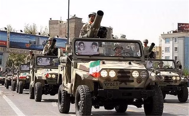 Ngoài Nga và Trung Quốc, các đồng minh châu Âu của Mỹ, cụ thể là Anh, Pháp và Đức, đều bác bỏ nỗ lực trừng phạt Iran của Mỹ, với lý do Mỹ rút khỏi thỏa thuận hạt nhân Iran và tuyên bố, các lệnh trừng phạt đối với Iran là vô hiệu. Ảnh: Tinh thần quyết tâm của Iran trong đối đầu với Mỹ - Nguồn: Sina