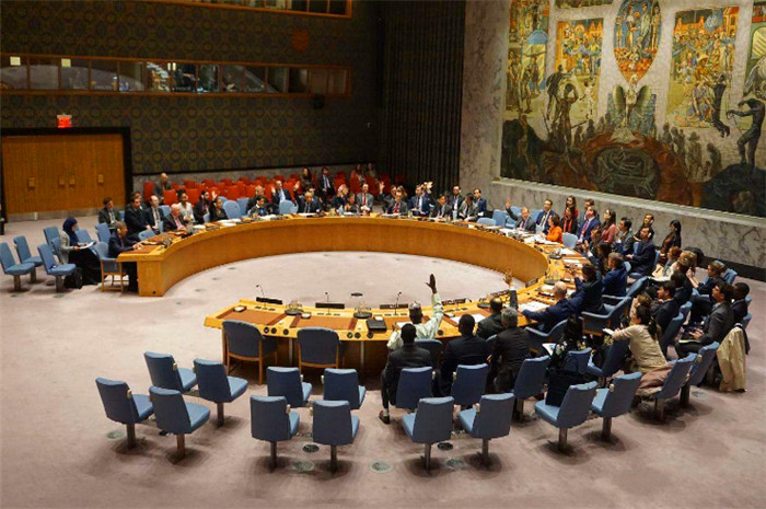 Ông Saeed Khatibazadeh chỉ ra rằng, Mỹ thậm chí còn rất tức giận và ngay cả các đồng minh châu Âu cũng không ủng hộ động thái của Mỹ, khiến Đại sứ Mỹ tại LHQ công kích các đồng minh của là Anh, Pháp và Đức ngay tại cuộc họp. Ảnh: Phiên họp của Hội đồng Bảo an – Nguồn: Sina