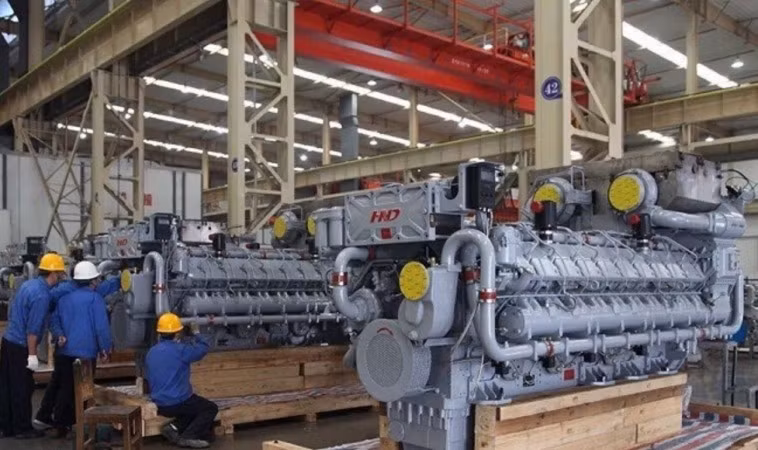 Điều đáng nói là, cả hai con tàu này đều sử dụng động cơ CHD622V20 của Tập đoàn Henan Trung Quốc cung cấp. Động cơ có công suất 3.945 mã lực và được cung cấp số lượng khá lớn cho phía đối tác Nga. Ảnh: Động cơ CHD622V20 do Tập đoàn Henan chế tạo.