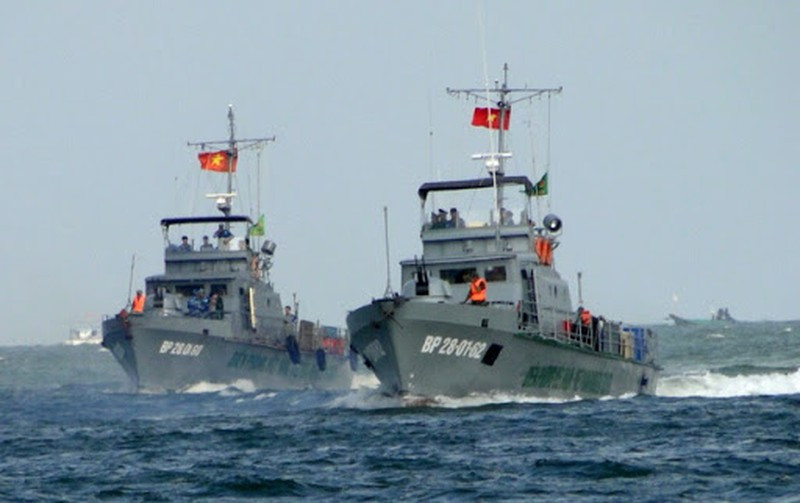 Ngay lập tức, Ban chỉ huy Biên phòng tỉnh Quảng Trị đã chỉ đạo huy động một tàu của đồn biên phòng đảo Cồn Cỏ phối hợp cùng một tàu của hải đội 2 biên phòng Quảng Trị triển khai truy đuổi, vây bắt tàu nước ngoài xâm phạm trái phép. Ảnh: Biên đội tàu tuần tra của bộ đội biên phòng làm nhiệm vụ (minh họa).