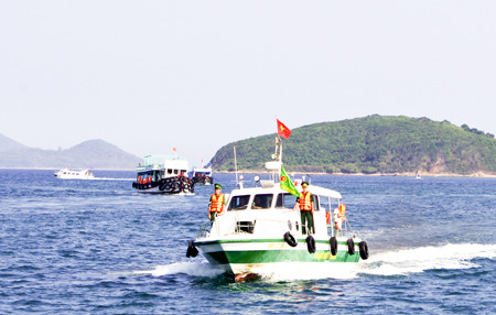 Vào 6 giờ 30 phút sáng 28/8, đồn biên phòng đảo Cồn Cỏ phối hợp với trạm radar T540 của Trung đoàn 351 - Vùng 3 Hải quân đóng tại Đà Nẵng đã phát hiện một tàu cá mang ký hiệu Trung Quốc đang hoạt động đánh bắt trái phép trong vùng biển Việt Nam, vị trí cách đảo Cồn Cỏ khoảng 11 hải lý về phía Tây bắc. Ảnh: Tàu tuần tra cỡ nhỏ của bộ đội biên phòng Việt Nam (minh họa).