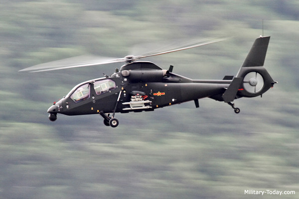  Harbin Z-19 là trực thăng vũ trang tấn công mặt đất được giới thiệu vào năm 2012, là sản phẩm của Tập đoàn công nghiệp Cáp Nhĩ Tân (HAIG). Trực thăng có nhiệm vụ tiêu diệt xe tăng, xe bọc thép, bộ binh, phương tiện mặt đất,… của đối phương với vũ trang là nhiều loại vũ khí tân tiến như tên lửa không đối không TY-90, tên lửa chống tăng HJ-8, các pod rocket và pod pháo 23mm. Ảnh: Trực thăng Z-19 thực hiện nhiệm vụ.