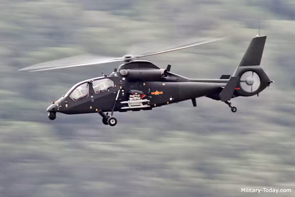  Harbin Z-19 là trực thăng vũ trang tấn công mặt đất được giới thiệu vào năm 2012, là sản phẩm của Tập đoàn công nghiệp Cáp Nhĩ Tân (HAIG). Trực thăng có nhiệm vụ tiêu diệt xe tăng, xe bọc thép, bộ binh, phương tiện mặt đất,… của đối phương với vũ trang là nhiều loại vũ khí tân tiến như tên lửa không đối không TY-90, tên lửa chống tăng HJ-8, các pod rocket và pod pháo 23mm. Ảnh: Trực thăng Z-19 thực hiện nhiệm vụ.