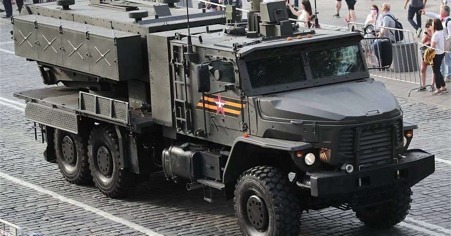 Đáng chú ý, tầm bắn của TOS-2 tăng lên 10km, trong khi các hệ thống TOS-1 chỉ là 6km.