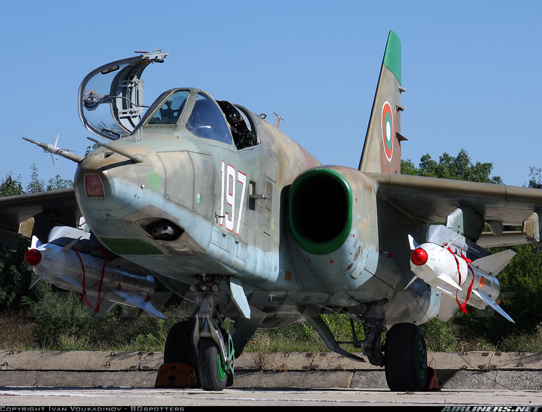 Việc vận chuyển 8 máy bay cường kích Su-25K từ sân bay Bezmer (Bulgaria) tới Baranovichi (Belarus) bằng máy bay vận tải Il-76 được thực hiện từ ngày 28/8 đến 7/10/2019. Và tính đến ngày 15/9/2020, Belarus đã hoàn thành việc đại tu, nâng cấp chiếc Su-25K đầu tiên mang số hiệu đuôi "246" (số sản xuất 25508110046, được chế tạo tại nhà máy Tbilisi năm 1987).