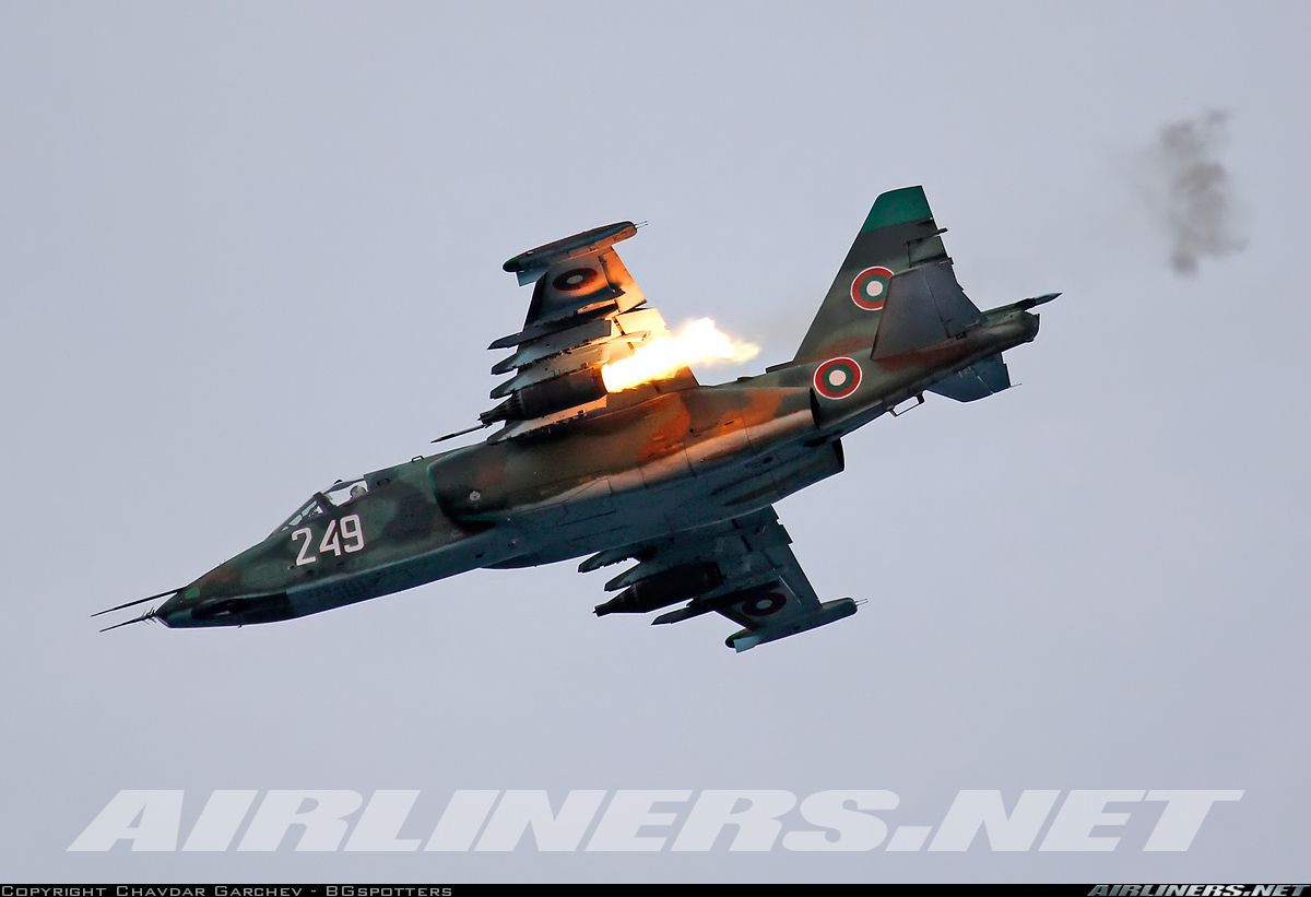 Tuy nhiên, do lệnh trừng phạt của EU với Belarus nên thương vụ bị đình chỉ, để chữa cháy, Quốc hội Bulgaria đã sửa đổi luật và sau cùng cho phép Bộ trưởng Quốc phòng Bulgaria ký giấy phép tạm thời xuất khẩu 8 máy bay Su-25 cho Belarus gồm: 6 chiếc Su-25K 1 chỗ ngồi và 2 chiếc Su-25UBK 2 chỗ ngồi. Tức là về mặt danh nghĩa thì Belarus mua lại 8 Su-25, còn “hiểu ngầm” với nhau thì thực ra là Bulgaria “qua mặt EU” để gửi Su-25 đi Belarus hiện đại hóa.