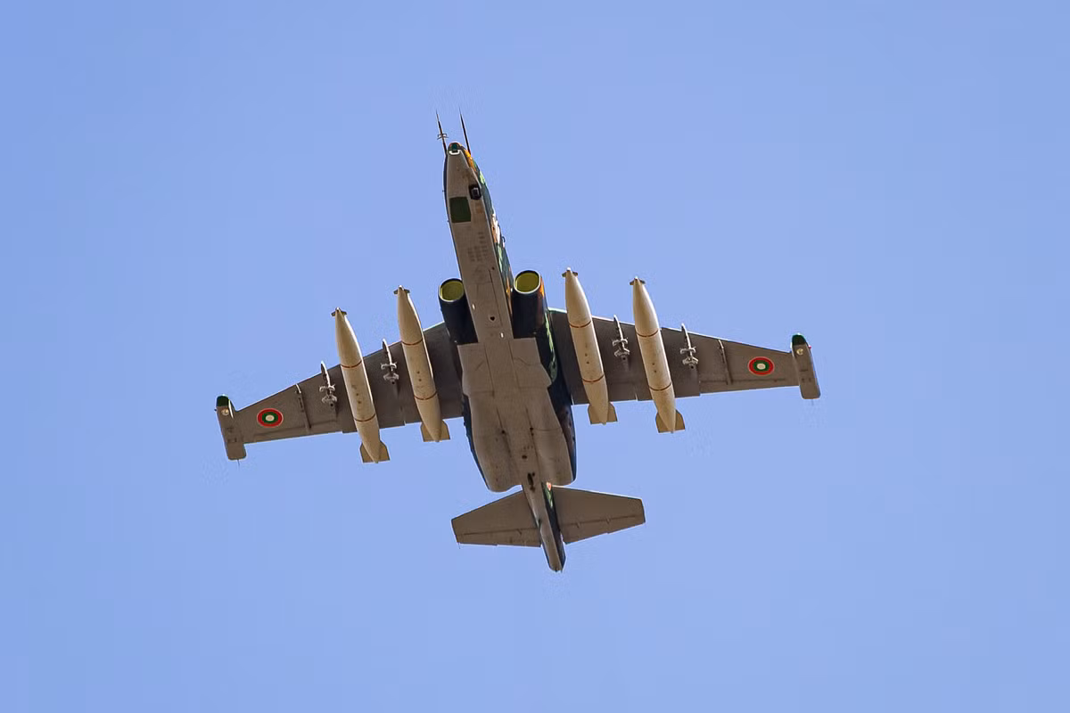 Theo các nguồn tin, Su-25K của Bulgaria được nâng cấp hạn chế, rẻ tiền với hệ thống ngắm mục tiêu, định vị vệ tinh hiện đại hơn trước. Ngoài ra, chúng được tích hợp hệ thống tác chiến điện tử do Belarus sản xuất.