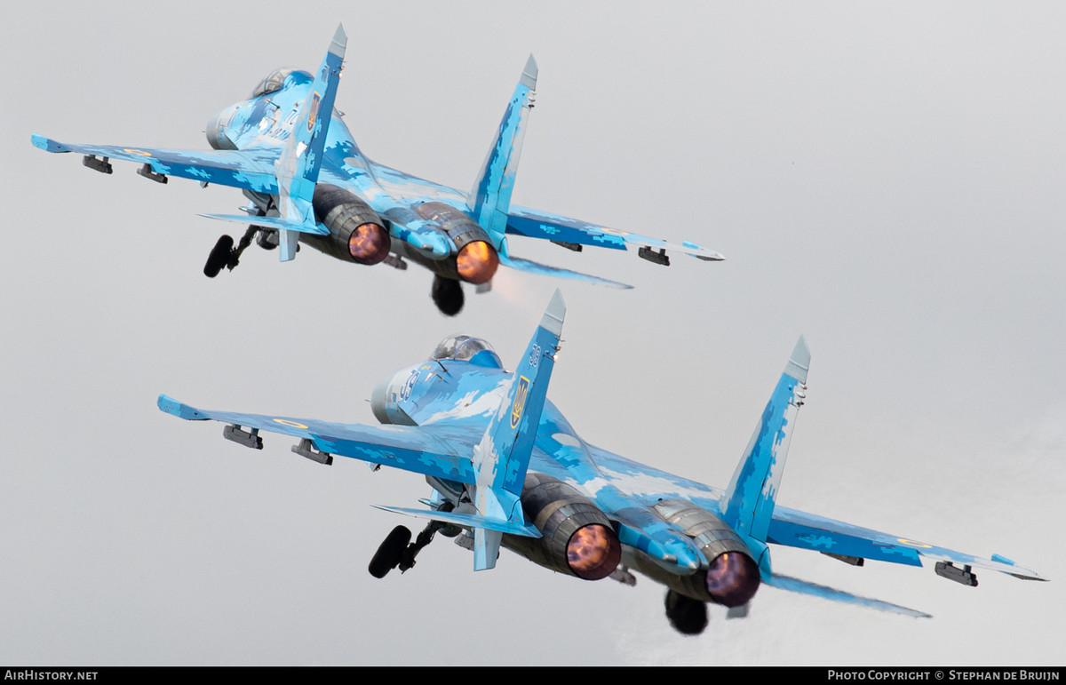 Lưu ý, trong số 34 chiếc Su-27, Ukraine có 4 phiên bản khác nhau gồm: Su-27P1M (hiện đại hóa từ Su-27P); Su-27S1M (hiện đại hóa từ Su-27S); Su-27UB1M (hiện đại hóa từ Su-27UB) và Su-27UP1M (hiện đại hóa từ Su-27UP). Tất cả các máy bay đều được Ukraine tự hiện đại hóa.