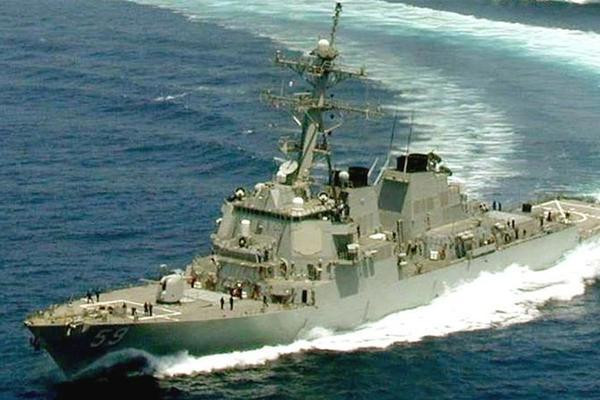 Người phát ngôn Bộ Quốc phòng Trung Quốc Ngô Khiêm (Wu Qian) ngày 13/7 tuyên bố rằng, lập trường của Trung Quốc về vấn đề Đài Loan là nhất quán và rõ ràng, Quân Giải phóng Nhân dân Trung Quốc sẽ thực hiện mọi biện pháp cần thiết để kiên quyết bảo vệ chủ quyền và toàn vẹn lãnh thổ quốc gia, duy trì vững chắc hòa bình và ổn định trên eo biển Đài Loan. Ảnh: Tàu khu trục USS Russell của hải quân Mỹ đã di chuyển qua eo biển Đài Loan – Nguồn: Reuters.