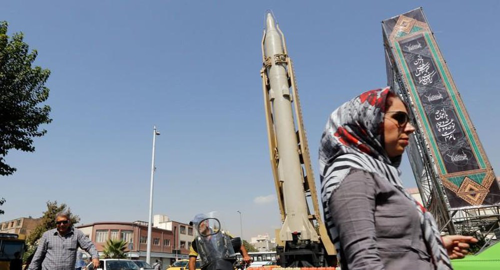 Nhưng ở thời điểm hiện tại, Iran chưa đạt đến trình độ phát triển được tên lửa đạn đạo liên lục địa (ICBM), mà mới chỉ sở hữu các tên lửa đạn đạo tầm trung (IRBM). Tuy nhiên, công nghệ chế tạo tên lửa của Iran trong những năm gần đây đã tiến bộ rất nhanh.