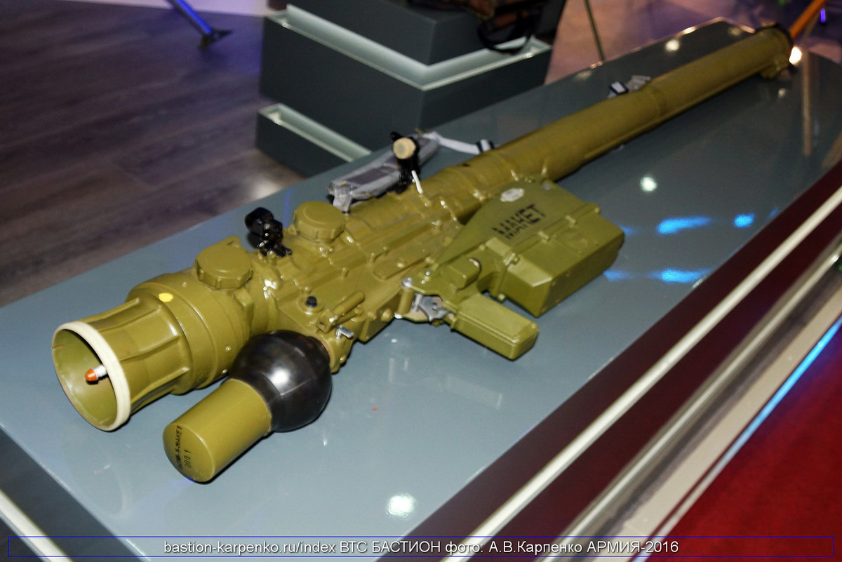 Theo thông tin từ Công ty xuất khẩu vũ khí quốc doanh Nga Rosoboronexport, Tổ hợp Igla-S có hiệu suất tác chiến tăng khoảng 2-5 lần so với phiên bản Igla-1. Trọng lượng toàn bộ tổ hợp tên lửa vác vai Igla-S trong trạng thái sẵn sàng chiến đấu là 19kg (riêng trọng lượng đạn là 11,7kg).