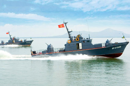 Hiện nay, lực lượng bộ đội biên phòng Việt Nam đang được trang bị một số lượng khá lớn các tàu tuần tra Grif, được sử dụng bởi các Hải đoàn 27, 28, 48,… do những ưu điểm vượt trội, phù hợp với đặc thù nhiệm vụ cũng như có tốc độ cao. Ảnh: Tàu tuần tra Grif của Hải đoàn 27 Bộ đội biên phòng.