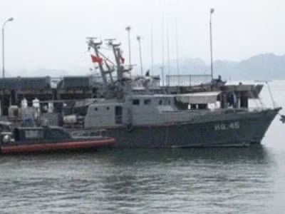 Không những thế, một số tàu tuần tra Grif cũng đang phục vụ thầm lặng trong biên chế Hải quân Việt Nam. Các tàu này có nhiệm vụ trực chiến tại các cảng quân sự, tuần tra ngăn chặn tàu bè vào khu vực cấm, chống người nhái tiếp cận,… Ảnh: Các tàu Grif của Hải quân Việt Nam.