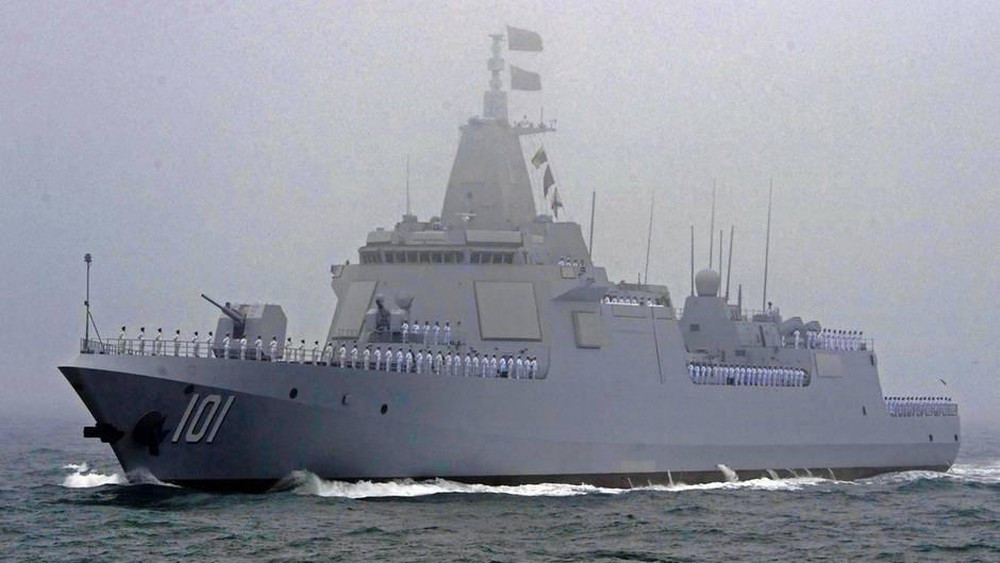 Công việc hiện đại hóa lực lượng hải quân của Mỹ hiện nay có ý nghĩa đặc biệt, trước những nỗ lực hiện đại hóa nhanh chóng của Hải quân Trung Quốc trong thời gian gần đây, nhất là việc Trung Quốc liên tiếp đưa vào trang bị lớp tàu khu trục Type 055; đây là lớp tàu được trang bị tốt, hiện đại và có khả năng tàng hình. Ảnh: Tàu khu trục Type 055 - Nguồn: Sina