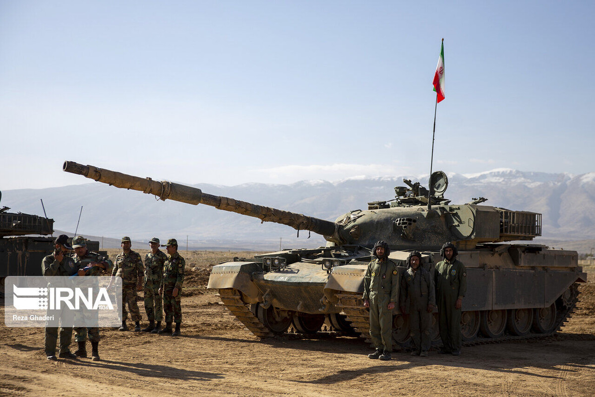 Đáng chú ý, trong cuộc tập trận, Quân đội Iran sử dụng các xe tăng chủ lực Chieftain do Anh sản xuất thay vì T-72 hoặc một số xe tăng nội địa như Karrar của Iran. Ảnh: IRNA