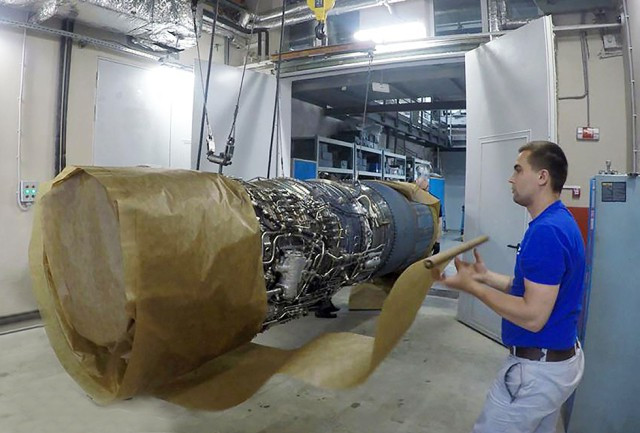 Đến phiên bản JF-17 Block III, Trung Quốc hy vọng sẽ bổ sung radar mạng pha điện tử AESA cho JF-17 và cải thiện hơn nữa về khả năng tương thích với vũ khí phương Tây, Nga và Trung Quốc. Đồng thời Nga phát triển loại động cơ có tên RD-93MA cho phiên bản JF-17 Block III. Ảnh: Động cơ phản lực RD-93MA của Nga - Nguồn: defenseworld. Ảnh: Động cơ phản lực RD-93MA - Nguồn: defenseworld.