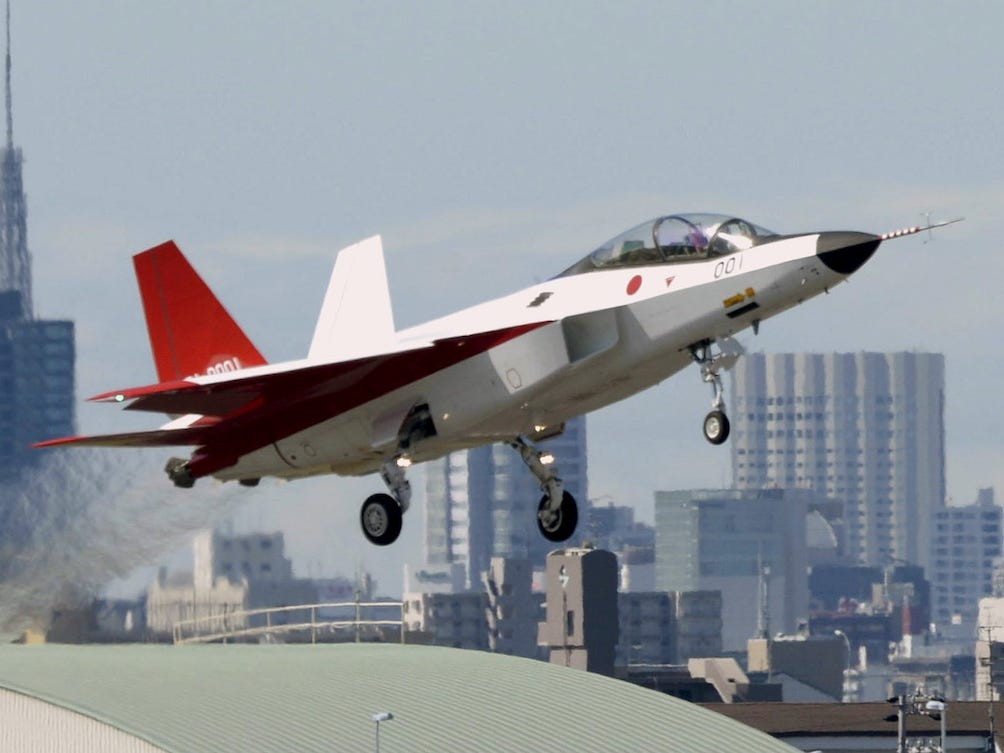 Sau khi hoàn thành, tiêm kích tàng hình thế hệ 6 F-3 sẽ thay thế cho tiêm kích một động cơ Mitsubishi F-2 sản xuất trong nước (phiên bản của F-16) hiện có trong trang bị của Không quân Nhật Bản. Việc thay thế máy bay tiêm kích Mitsubishi F-2 sẽ bắt đầu từ năm 2025 và kết thúc vào năm 2030. Ảnh: Mẫu thử nghiệm máy bay tàng hình thế hệ 5 X-2 Shinshin - Nguồn: Military-today.