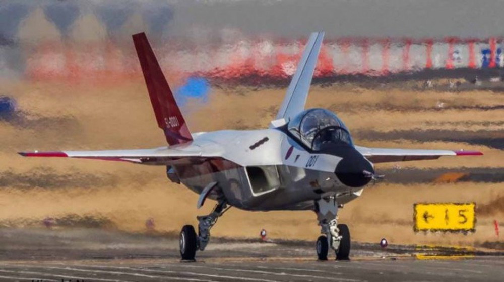 Tuy nhiên từ lý thuyết đến hành động thực tiễn là một quãng đường rất dài, có nhiều “hòn đá tảng” phải vượt qua; tuy mới chỉ là “ý tưởng”, nhưng nhiều nhà phân tích đã dự đoán “cái chết” của chương trình phát triển máy bay tiêm kích tàng hình thế hệ 6 F-3. Ảnh: Máy bay thử nghiệm X-2 do Nhật Bản sản xuất - Nguồn: Nguồn: Wikipedia.