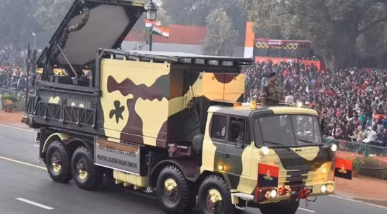 Theo các nguồn tin, 6 radar định vị pháo binh Schwarty mà Quân đội Ấn Độ vừa trang bị có tổng trị giá hơn 4 tỷ Rupi (53 triệu USD). Radar Schwarty được phát triển bởi Tổ chức Nghiên cứu và Phát triển Quốc phòng Ấn Độ (DRDO) và được sản xuất bởi Công ty Bharat Electronics Co.Ltd của Ấn Độ. Ảnh: Radar Schwarty của Ấn Độ - Nguồn: PTI