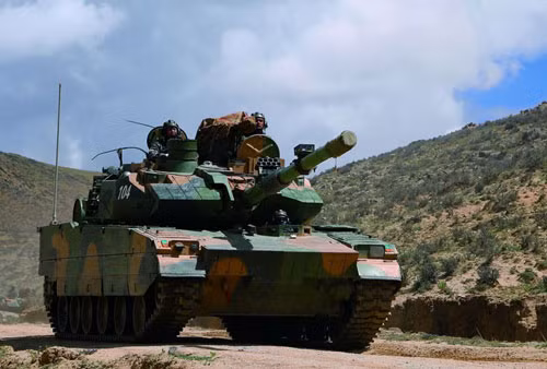 Trước đó không lâu, trong một động thái liên quan, Trung Quốc đã thực hiện các cuộc diễn tập rầm rộ cũng như vận chuyển các loại khí tài quân sự áp sát biên giới Ấn Độ trong đó có xe tăng hạng nhẹ Type-15, các loại tiêm kích hạng nặng J-11, J-16, máy bay trinh sát cảnh báo sớm KJ-500,... cho thấy nước này đã chuẩn bị cho một cuộc chiến tranh quy mô với Ấn Độ. Ảnh: Xe tăng hạng nhẹ Type-15. Ảnh: Minh họa.