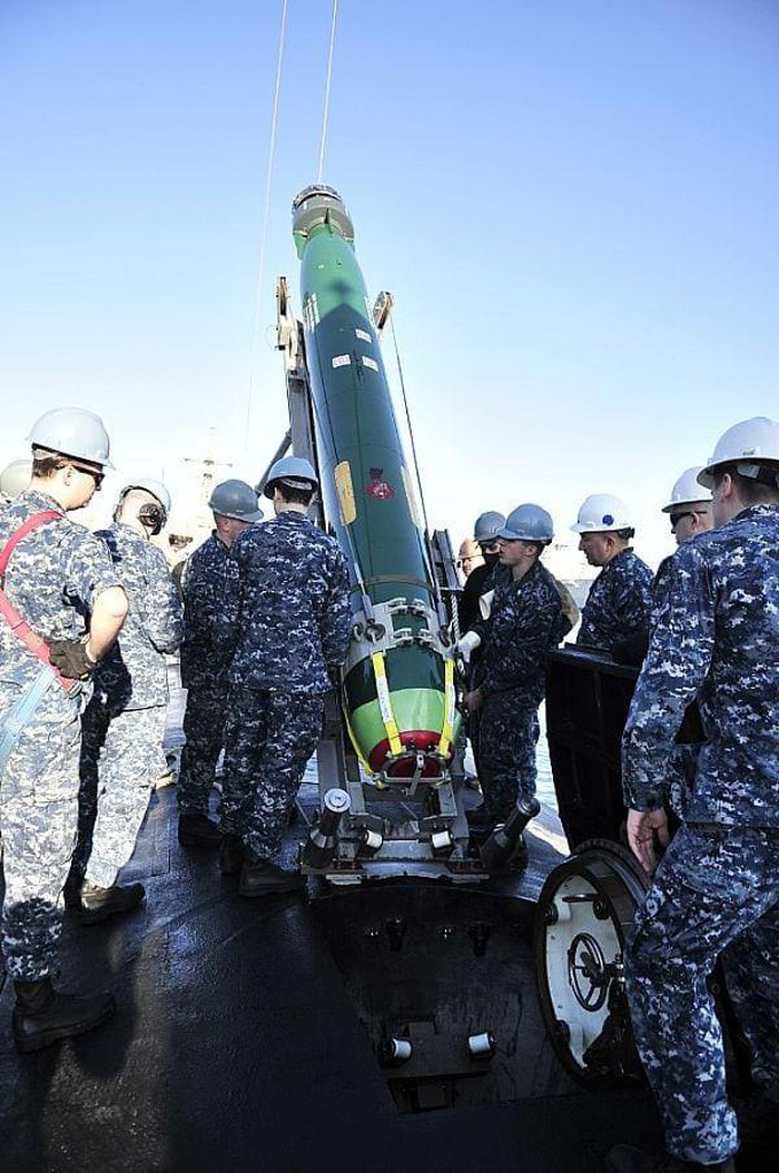 Năm 1988, trên cơ sở phiên bản Mk-48-5, Hải quân Mỹ phát triển loại ngư lôi Mk-48ADCAP, sử dụng bộ xử lý điều khiển và dẫn đường kỹ thuật số hoàn toàn, giúp cải thiện đáng kể trí thông minh của ngư lôi MK-48.