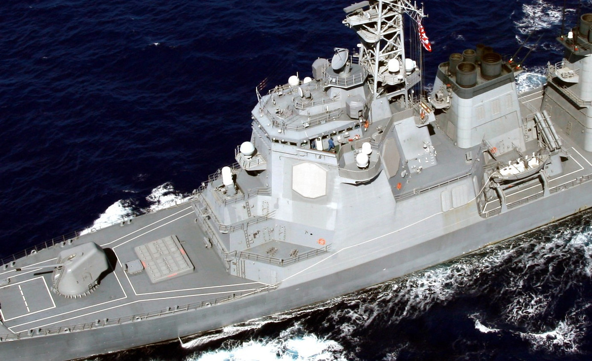 Các tàu khu trục lớp Kongo được trang bị tên lửa phòng không SM-2MR và tên lửa đánh chặn tên lửa đạn đạo SM-3 Block IB, và đang dần được thay thế bằng phiên bản hiện đại hơn SM-3 Block IIA. Ảnh: Hải pháo Oto-Melara 127/54, ống phóng tên lửa Mk-41 và radar SPY-1D radars trên khu trục lớp Kongo - Nguồn: Seaforces