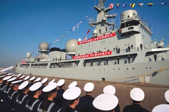 Và thế là lớp tàu trinh sát điện tử/do thám Type 815 Dong-Diao (Đông Điều) ra đời, với chiếc đầu tiên mang số hiệu 851 và cũng là tàu duy nhất thuộc lớp này được chế tạo. Ảnh: Tàu trinh sát do thám Type 815 của hải quân Trung Quốc.