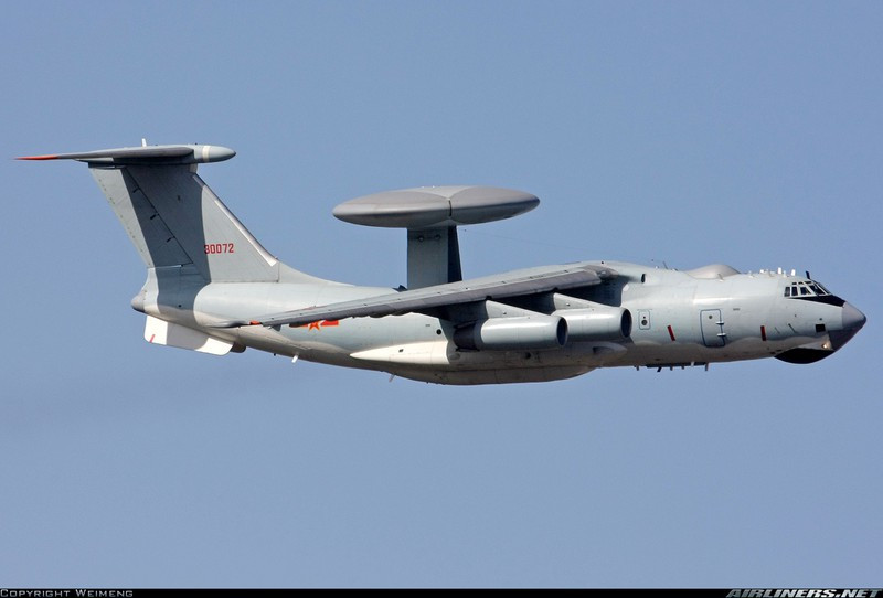 Lực lượng máy bay cảnh báo sớm - chỉ huy tác chiến trên không của Trung Quốc được đánh giá rất cao với gần 50 chiếc Không cảnh 200/500/2000. Lớn nhất và bay xa nhất là KJ-2000 được thiết kế sử dụng khung gầm cơ sở Il-76MD của Nga.