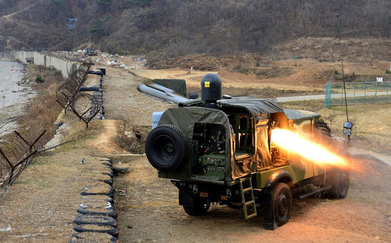 Hoặc Công ty Rafael cũng đang đáp ứng được những nhu cầu về VKTB mới ở tất cả các lĩnh vực. Một trong những sản phẩm như vậy đã được giới thiệu vào năm 2018 là hệ thống quản lý chiến trường kết nối mạng Fire Weaver; bên cạnh đó Rafael còn sản xuất cả tên lửa không đối đất tầm xa Rocks; tên lửa không đối đất Spice. Đây đều là những vũ khí công nghệ cao, đem lại lợi nhuận rất lớn cho Israel.