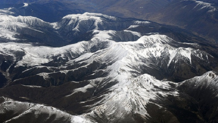 Do địa hình ở khu vực có độ cao lớn, không khí loãng, địa hình đồi núi chia cắt phức tạp, nhiều gió quẩn, hiệu suất bay của trực thăng trong môi trường này sẽ bị giảm đi rất nhiều và khả năng thực hiện nhiệm vụ cũng sẽ bị hạn chế. Ảnh: Vùng biên giới giữa Trung Quốc và Ấn Độ.