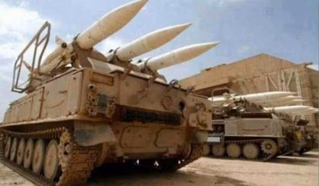 Mặc dù Syria hiện có hệ thống phòng không S-300 tương đối hiện đại, nhưng số này không đảm bảo bảo vệ hết không phận; phần lớn vũ khí phòng không của Syria vẫn là các hệ thống tên lửa phòng không lạc hậu như S-200 và 2K12 Kub, nên khó có thể đối phó với máy bay chiến đấu hiện đại cũng như chiến thuật tinh quái của Israel.