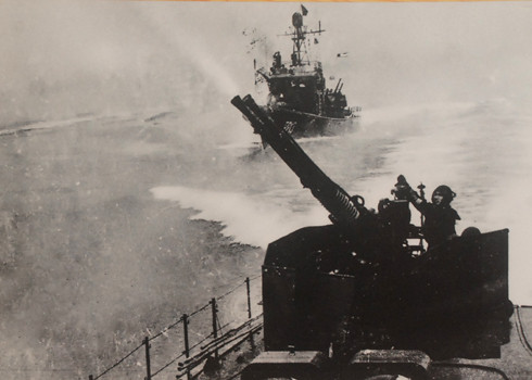  Hải quân nhân dân Việt Nam được thành lập ngày 07/5/1955; trong cuộc kháng chiến chống Mỹ, cứu nước, Bộ đội Hải quân đã góp phần quan trọng, góp phần cùng quân và dân ta giải phóng hoàn toàn miền Nam, thống nhất đất nước.