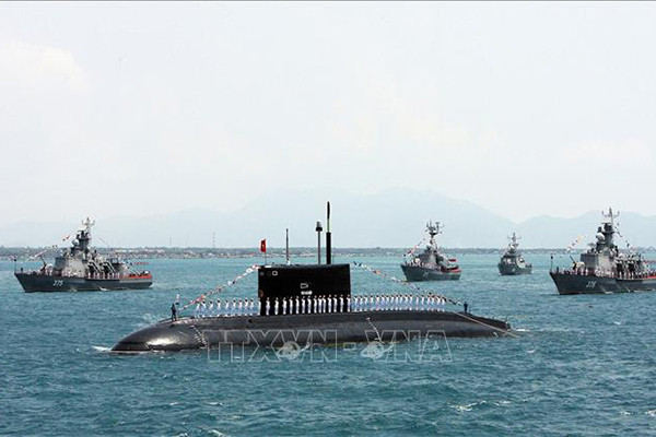 Thực hiện chủ trương xây dựng Quân chủng Hải quân tiến thẳng lên hiện đại, Quân chủng đẩy mạnh kiện toàn tổ chức, hình thành 05 vùng Hải quân trải dọc chiều dài đất nước, đầu tư mua sắm, đưa vào trang bị nhiều loại vũ khí hiện đại, tạo bước đột phá nâng cao khả năng và sức mạnh chiến đấu của Quân chủng, sẵn sàng bảo vệ chủ quyền biển, đảo của Tổ quốc trong mọi tình huống. Ảnh: TTXVN