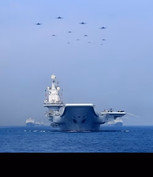 Được công bố hôm 1/9, báo cáo sức mạnh quân sự Trung Quốc cho rằng, Hải quân Giải phóng Nhân dân (People’s Liberation Army Navy - PLAN) hiện có "lực lượng chiến đấu khoảng 350 nền tảng, bao gồm các lực lượng tác chiến mặt nước chủ lực, tàu ngầm, tàu đổ bộ viễn dương, tàu quét thủy lôi, tàu sân bay và các tàu hậu cần hạm đội", trong khi đó hiện Hải quân Mỹ (USN) mới chỉ dừng lại ở 293 tàu.