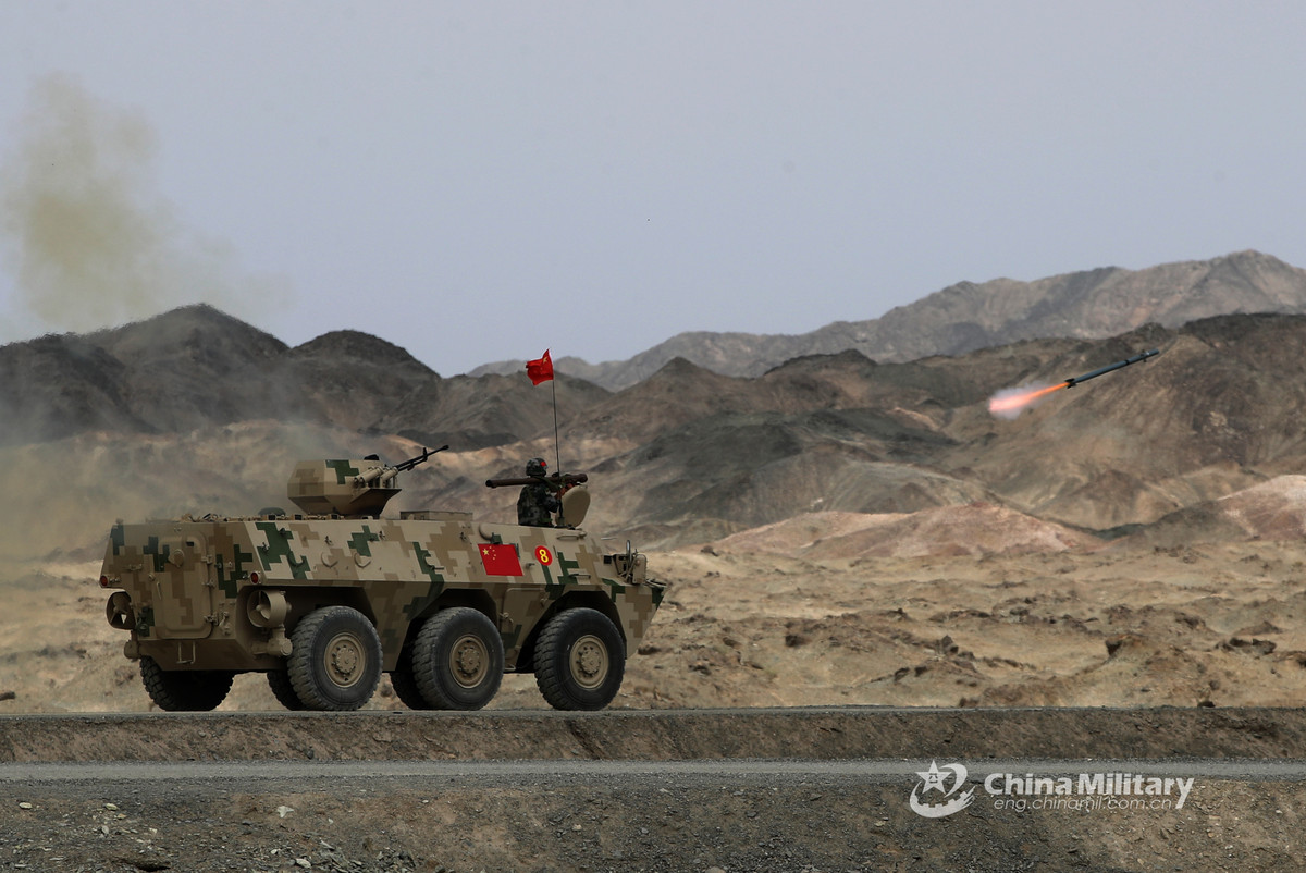 Trong năm ngoái, nội dung thi “Bầu trời quang đãng” được tổ chức tại thao trường ở Trung Quốc, với thời gian thi đấu chỉ trong vòng một ngày. Năm nay, nội dụng sẽ lại được tổ chức ở nước chủ nhà Nga với 7 nước tham dự, bao gồm Việt Nam, Nga, Uzbekistan, Belarus, Pakistan, Lào và Campuchia. Ảnh: Chiến sĩ đội tuyển Trung Quốc thực hiện bài bắn tên lửa vác vai QW-2 MANPADS trong khuôn khổ nội dung “Bầu trời quang đãng” AMRY Games 2019.