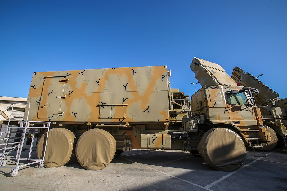 Trong ảnh là đài chỉ huy khẩu đội Bavar-373, nó được đặt trên khung gầm xe vận tải Zafar 8x8 bánh. Ảnh: Defanews