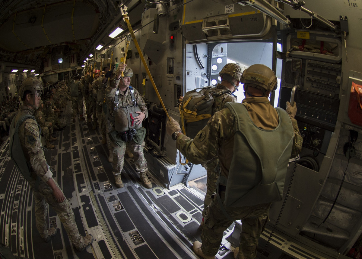 Theo thông báo của Ban tổ chức RIMPAC, cuộc tập trận ngoài việc xây dựng lòng tin và sự phối hợp giữa các lực lượng hải quân đa quốc gia, ngoài ra còn truyền tải thông điệp: “Đối thủ không nên lầm tưởng rằng, giai đoạn này là cơ hội tốt cho họ”. Ảnh: Tác chiến đổ bộ đường không trong diễn tập RIMPAC 2018 - Nguồn: Hải quân Mỹ