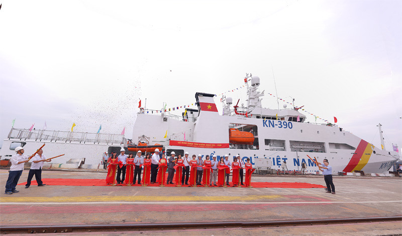 Lực lượng Kiểm ngư bao gồm các chi đội và chi cục đánh số từ 1 đến 5 đặt dưới quyền quản lý trực tiếp của Bộ và các đội Kiểm ngư các tỉnh đặt dưới quyền quản lý của các Sở Nông nghiệp và Phát triển nông thôn tỉnh. Cục Kiểm ngư có trụ sở chính đặt tại thủ đô Hà Nội. Ảnh: Lễ bàn giao tàu tuần tra cỡ lớn KN-390 cho Kiểm ngư Việt Nam.