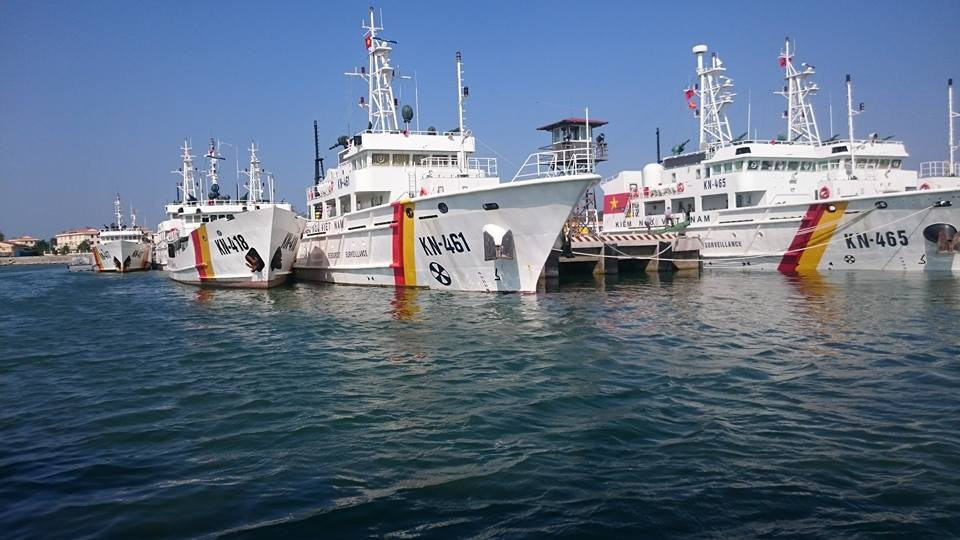 Hy vọng trong tương lai tới, Kiểm ngư Việt Nam tiếp tục nhận được sự quan tâm của nhà nước, đầu tư đóng mới thêm nữa những con tàu có trọng tải lớn, giúp cán bộ nhân viên có thể bám biển lâu dài, an toàn và tạo động lực cho bà con ngư dân thêm phần vững tin nơi đầu sóng ngọn gió. Ảnh: Biên đội tàu tuần tra của Chi đội Kiểm ngư số 4 Video Kiểm ngư, "điểm tựa vững" chắc cho ngư dân Việt Nam - Nguồn: VTC16