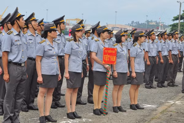 Kiểm ngư Việt Nam được thành lập ngày 25/1/2013 theo nghị định số 102/2012/NĐ-CP đến nay đã vừa bước qua tuổi thứ bảy, là lực lượng chuyên trách thuộc Tổng cục Thủy sản, trực thuộc Bộ Nông nghiệp và Phát triển nông thôn Việt Nam. Ảnh: Cán bộ nhân viên Kiểm ngư Việt Nam.