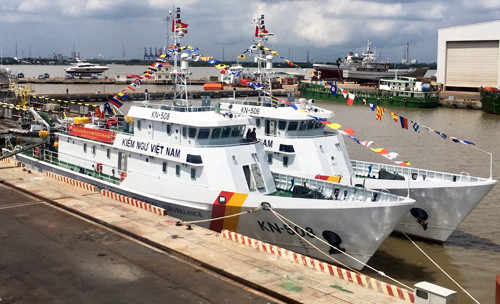 Kiểm ngư bao gồm ba chi đội chủ lực được đánh số là chi đội số 2, 3, 4 và hai chi cục bao gồm chi cục 1 và 5. Các chi đội và chi cục này được phân chia khu vực tương tự như các vùng Hải quân. Chi cục 1 và 5 có nhiệm vụ bảo vệ, tuần tra, thi hành luật nghề có trên vùng biển vịnh Bắc Bộ và vịnh Thái Lan. Ảnh: Tàu tuần tra KN-3600 mới được bàn giao cho Chi cục Kiểm ngư số 5.