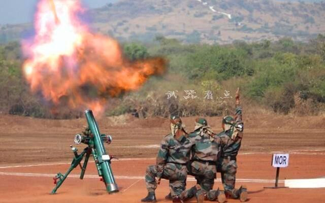 Nghiên cứu cho thấy, hầu hết quân đội Trung Quốc đóng quân ở xa biên giới Ấn Độ. Điều này trái ngược hoàn toàn với việc hầu hết quân đội của Ấn Độ triển khai tiền tuyến của quân đội Ấn Độ chỉ thực hiện một nhiệm vụ phòng thủ duy nhất.