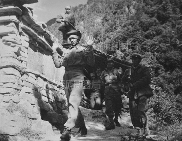 Trong cuộc xung đột biên giới Trung-Ấn năm 1962, khi đó Trung Quốc chủ động tấn công Ấn Độ vào nhiều địa điểm khác nhau ở khu vực Ladakh, để rồi sau đúng 1 tháng (10-11/1962), Trung Quốc tuyên bố chiến thắng, rút quân khỏi hầu hết các điểm đánh chiếm được.