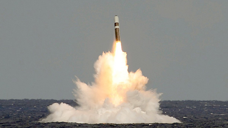 Hiện tại, bốn tàu ngầm hạt nhân thuộc lớp Borei đã gia nhập Hải quân Nga. Các tàu ngầm này sẽ thay thế các lớp Delta và Typhoon cũ và trở thành xương sống của thế hệ tàu ngầm hạt nhân mới của quân đội Nga. Nhiệm vụ của chúng là mang tên lửa răn đe chiến lược, kết hợp với các tàu mặt nước, sẽ tăng sức mạnh của Hải quân Nga.