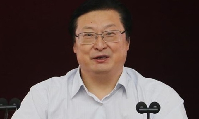 Vụ bắt giữ gần đây với cựu Chủ tịch CSIC Hồ Vấn Minh, đã làm bộc lộ tệ nạn tham nhũng nghiêm trọng, đang như một cơn bão quét qua các công ty đóng tàu quân sự của Trung Quốc; mặc dù Ủy ban giám sát kỷ luật của Đảng Cộng sản Trung Quốc (CCDI) tuyên bố, thẳng tay với vấn nạn tham nhũng. Ảnh: Cựu Chủ tịch CSIC Hồ Vấn Minh.