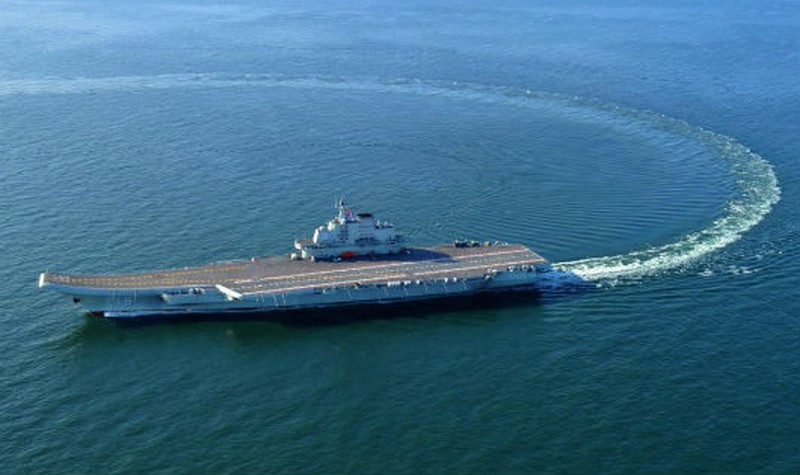 Tuy nhiên, khi chính phủ Trung Quốc đầu tư nhiều nguồn lực vào lĩnh vực đóng tàu quân sự, nhiều vụ tham nhũng lớn đã xuất hiện. Từ năm 2015 đến 2019, các nhóm thanh tra của CCDI đã ba lần thanh tra CSIC; mỗi lần lại phát hiện các vụ tham nhũng mới. Ảnh: Tàu sân bay Type 001 đang thử nghiệm trên biển.