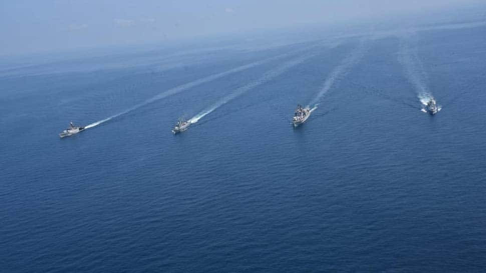 Cuộc tập trận song phương giữa Ấn Độ và hải quân Nga không chỉ là một hoạt động quân sự bình thường, mà chủ yếu nhằm gửi một thông điệp tới Trung Quốc: Ngay cả khi Ấn Độ không có kế hoạch đến Nga tham gia cuộc tập trận chung "Caucasus-2020", thì mối quan hệ giữa Ấn Độ và Nga vẫn là "đồng minh lịch sử". Ảnh: Hình ảnh về cuộc tập trận hải quân chung Nga - Ấn - Nguồn: Zeenews.india